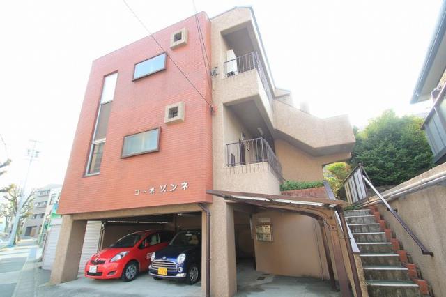 建物外観　重量感のある物件です。