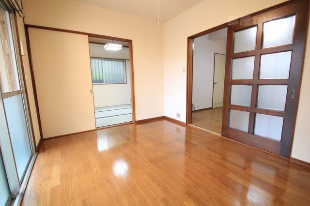 居室・リビング　使いやすい６帖の洋室です。