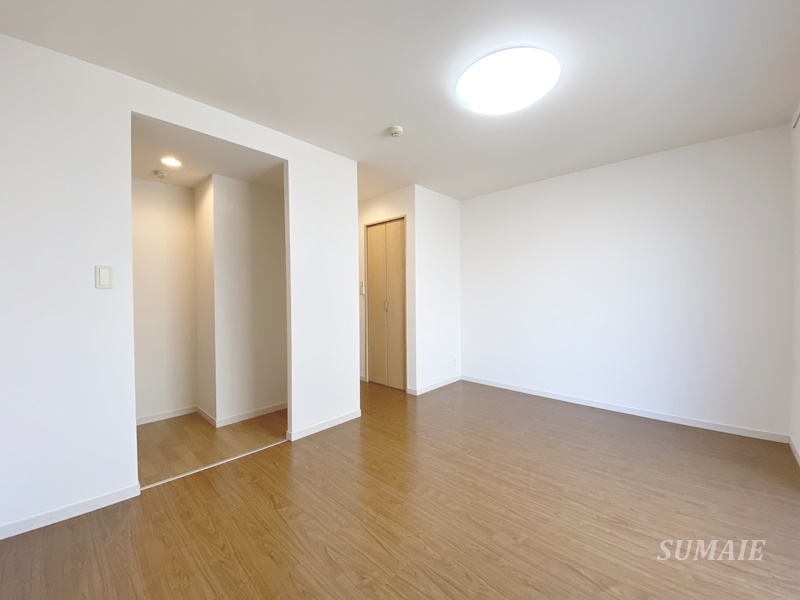 居室・リビング　※反転タイプのお部屋の写真です