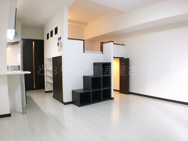 居室・リビング　ホワイトカラーの床材