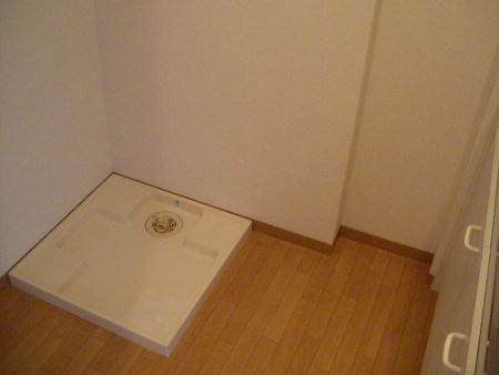 その他設備　室内洗濯機置場（同タイプ参考写真）