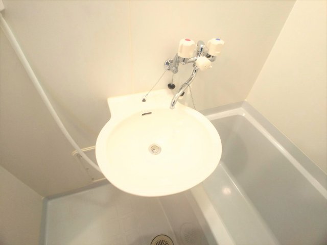 その他部屋・スペース　鏡を備え　準備のしやすい洗面台