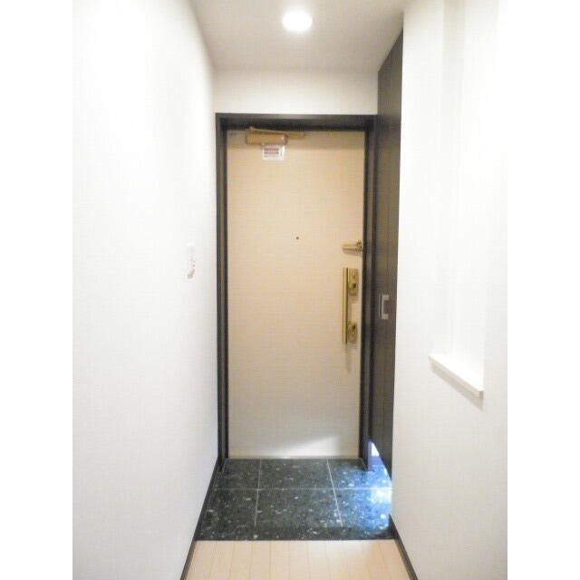 玄関　■モニタ付インターホン■シューズクローゼット■ダウンライト