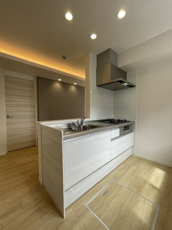 キッチン　3口ガスコンロ/グリル付きシステムキッチンです☆場所を取るお