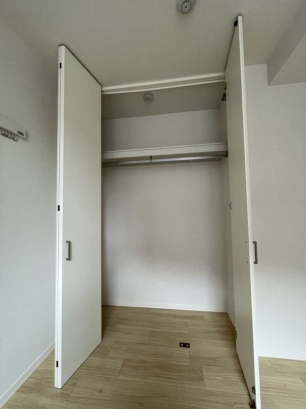 収納　洋室4.5帖のお部屋にあるクローゼットです♪お洋服もしわにな