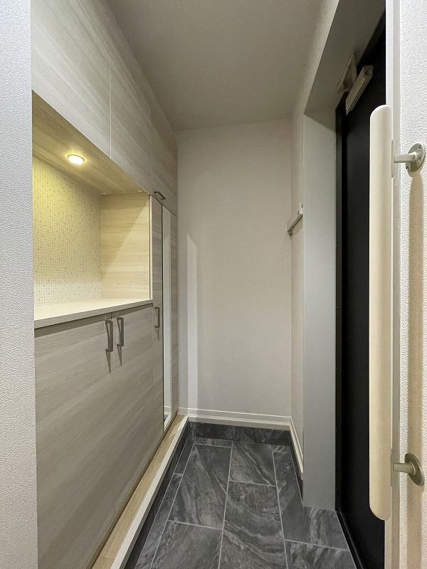 玄関　シューズボックス付きで玄関すっきり片付きます！お客様もスムー