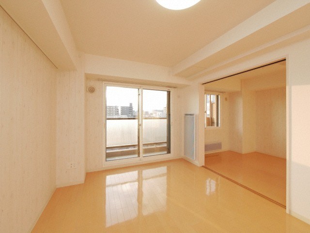 居室・リビング　明るい居間で気持ちまで明るくなりますね！