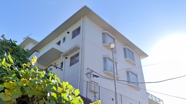 建物外観　白基調の外観♪重量感を感じます