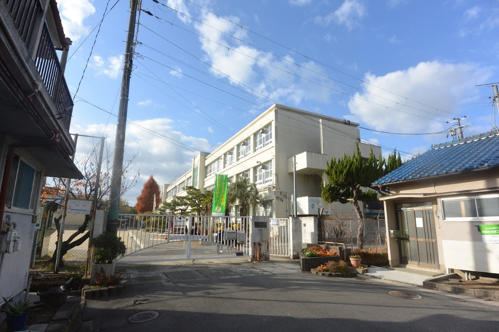 小学校　寝屋川市立啓明小学校（小学校）まで386m