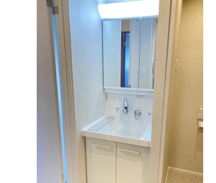 洗面設備　独立洗面台、朝の身支度には欠かせません