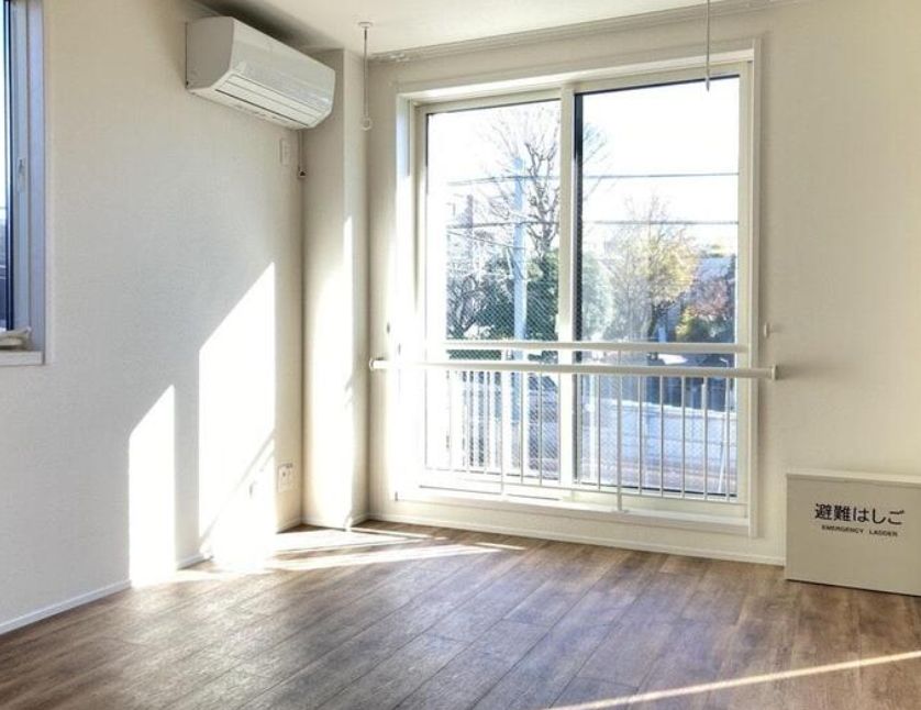 居室・リビング　こちらの居間で趣味の時間をお楽しみください