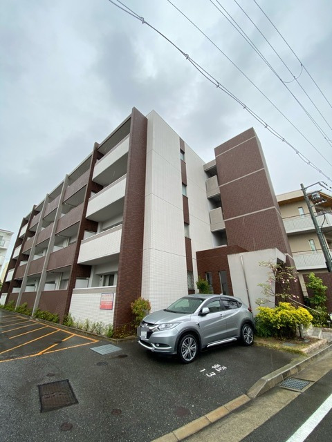 建物外観　エレベータ付き！宅配ボックスも設置済みで便利！