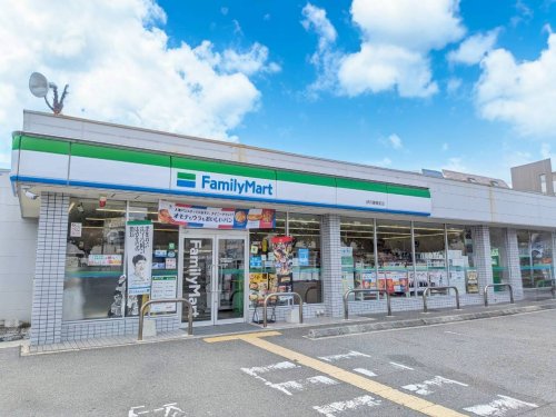 コンビニ　ファミリーマート 伊丹警察前店（コンビニ）まで500m