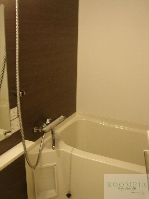 バス・シャワールーム　※同タイプの別のお部屋です。