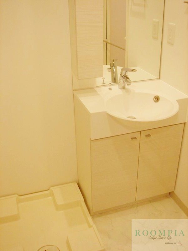 洗面設備　※同タイプの別のお部屋です。