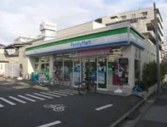 コンビニ　ファミリーマート小茂根二丁目店（コンビニ）まで459m