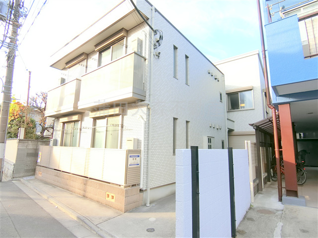 建物外観　2012年12月築　軽量鉄骨造地上2階建て総戸数6戸 東京都
