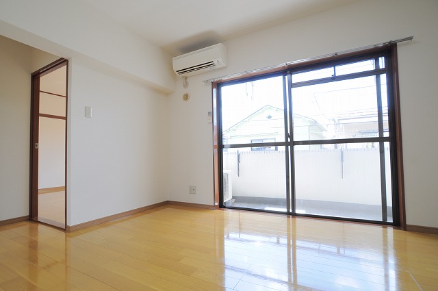 居室・リビング　※別部屋参考写真