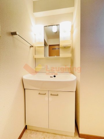 洗面設備　使いやすい独立洗面台です