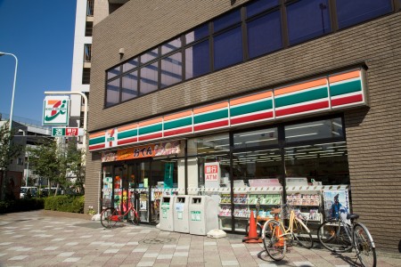 コンビニ　セブンイレブン 北区西ヶ原4丁目店（コンビニ）まで873m