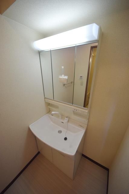 洗面設備　※別部屋同タイプの写真。現況と異なる場合もあります。