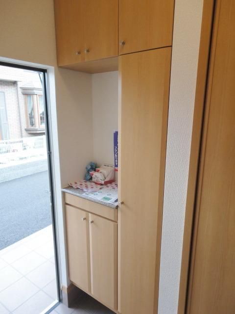 玄関　☆収納たっぷりのシューズボックス☆