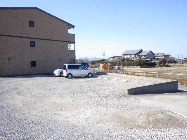 駐車場　敷地外駐車場（砂利）