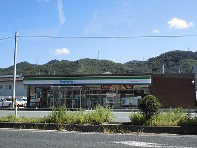 コンビニ　ファミリーマート（コンビニ）まで450m