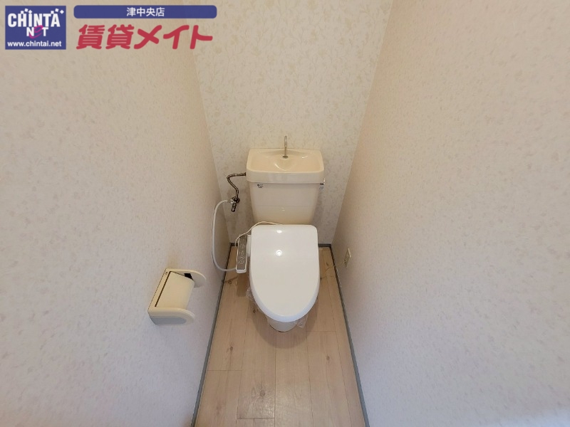 トイレ　別部屋反転参考写真です