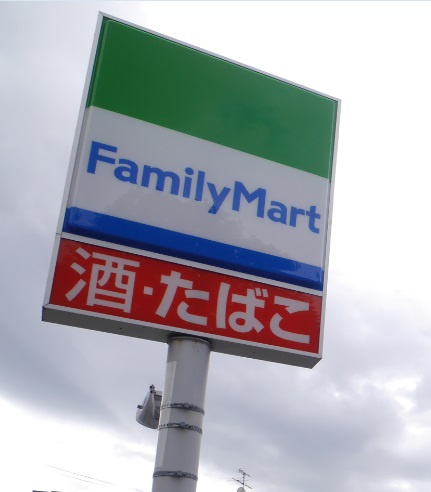 コンビニ　ファミリーマート札幌北22条東18丁目店（コンビニ）まで214m