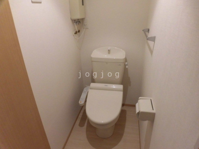 トイレ　嬉しい温水洗浄便座完備