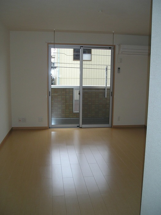 居室・リビング　10.5帖のフローリングのお部屋です☆