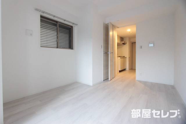 居室・リビング　広く使えるお部屋です