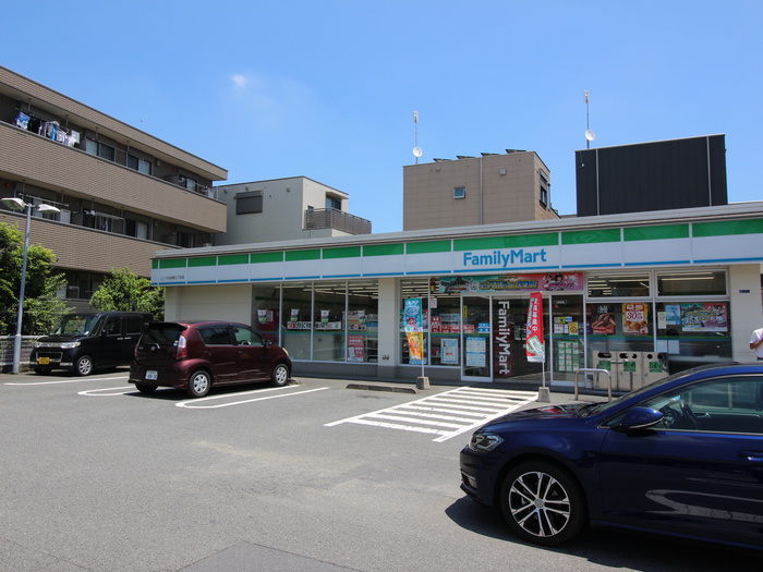 コンビニ　ファミリーマートニック北加瀬三丁目店（コンビニ）まで390m