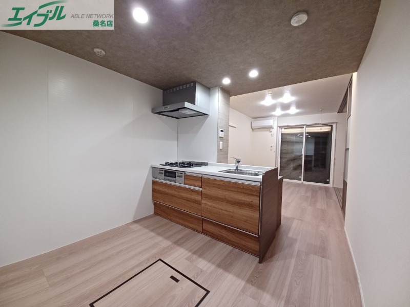 キッチン　同建物別部屋写真です