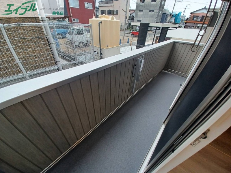バルコニー　同建物別部屋写真です