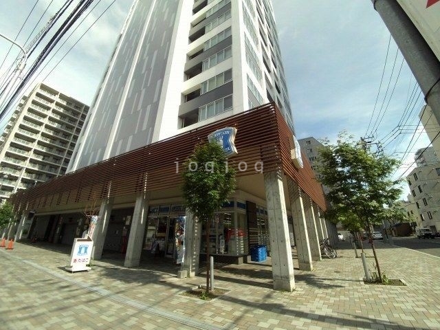 コンビニ　ローソン札幌南3東三丁目店（コンビニ）まで494m
