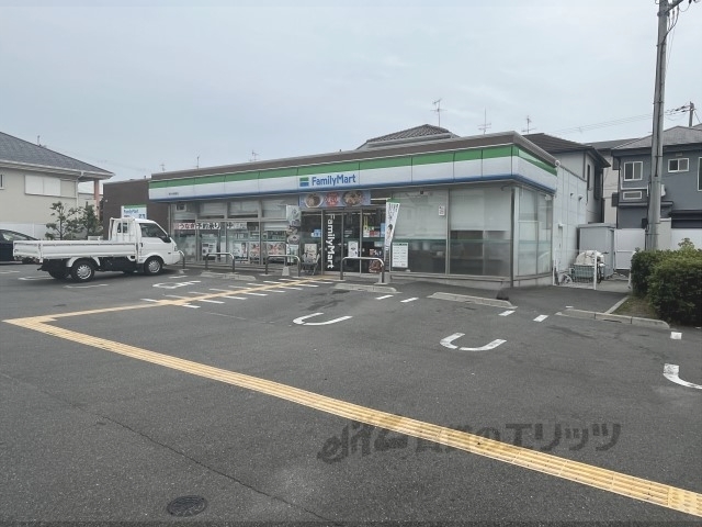 コンビニ　ファミリーマート伊丹中野東店（コンビニ）まで400m