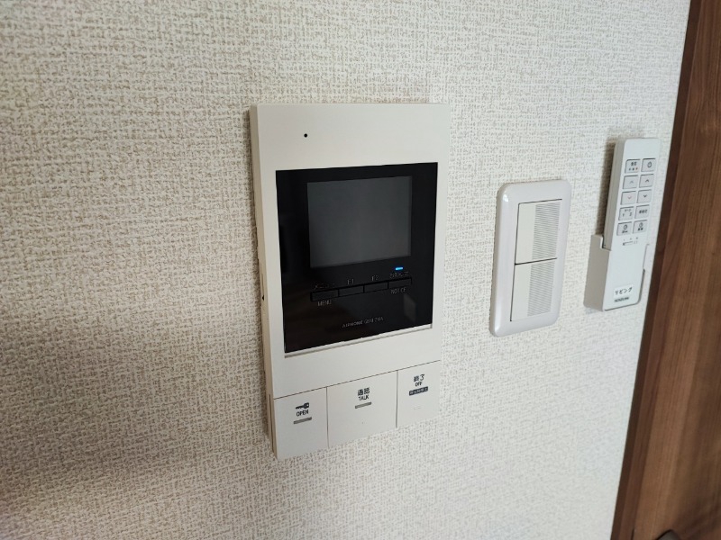 セキュリティ　ＴＶモニター付インターホンです。来客者の顔が見えるので安心！