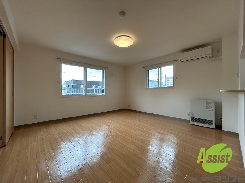 居室・リビング　広くてキレイなお部屋が広がっていて、充実した生活が送れそう。
