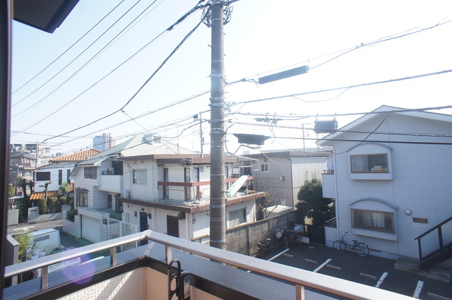 眺望　バルコニーからの眺めです♪圧迫感はありません！