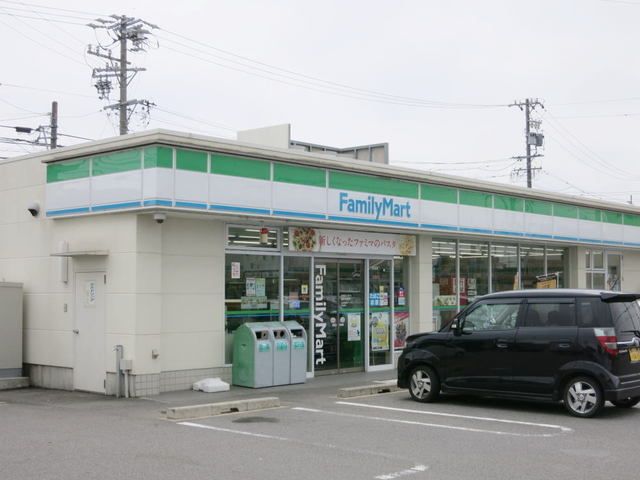 コンビニ　ファミリーマート西尾米津東店（コンビニ）まで350m