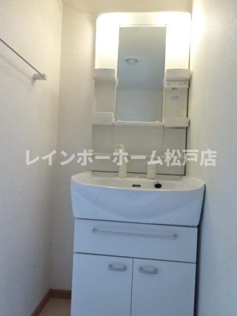 洗面設備　スペースが確保できる洗面所です