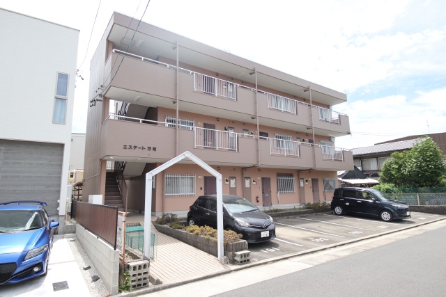 エステート万町の外観写真