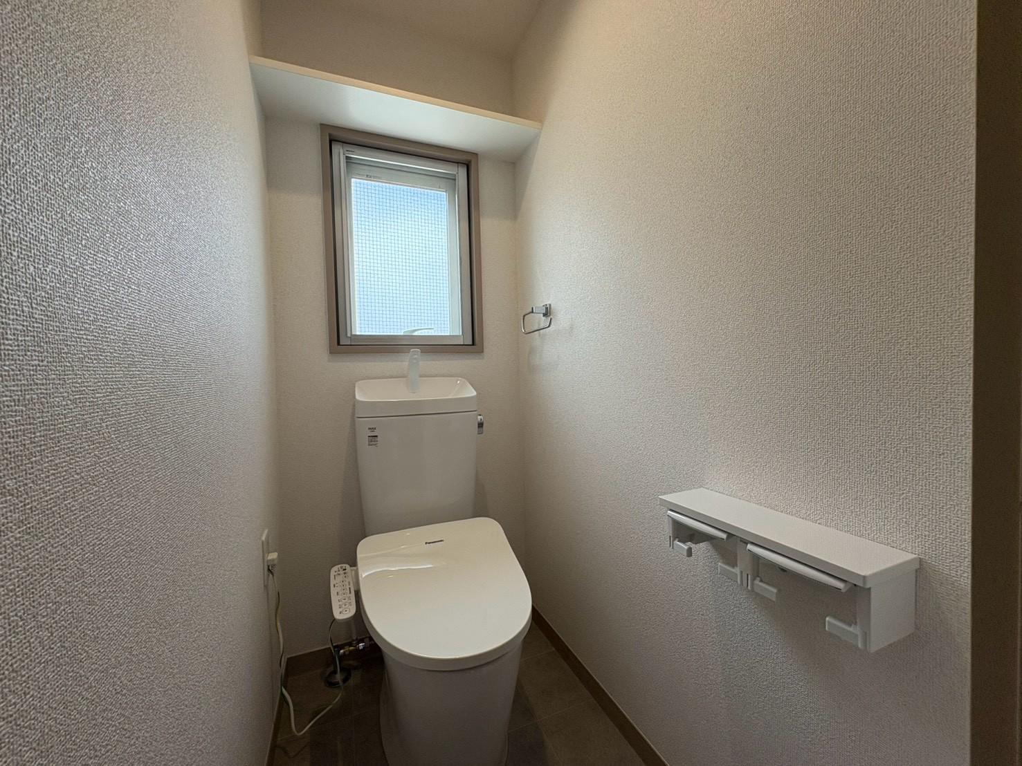トイレ　温水洗浄便座付きのトイレです