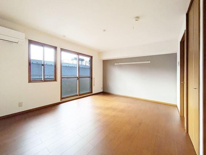 居室・リビング　10帖のフローリングのお部屋です☆