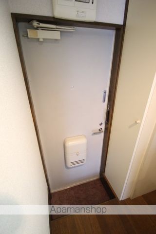 岡野ハイツ東棟の玄関写真