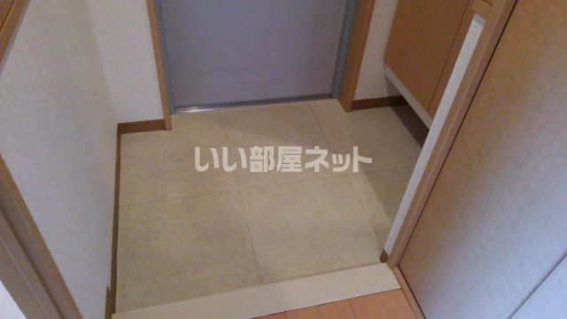 ジャルダン平田の玄関写真
