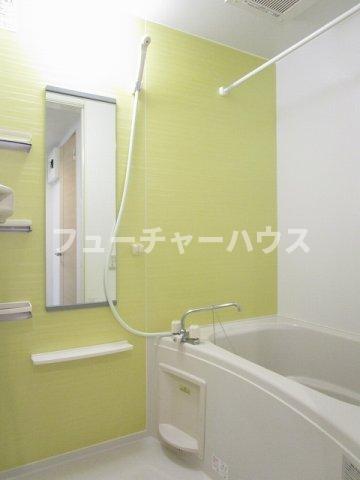 バス・シャワールーム　コンパクトで使いやすいお風呂です