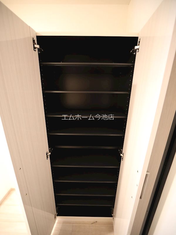 玄関　玄関（シューズボックス付）